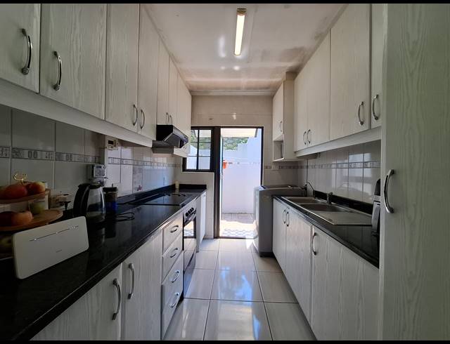 2 BEDROOM SIMPLEX TO LET IN THE WOLDS